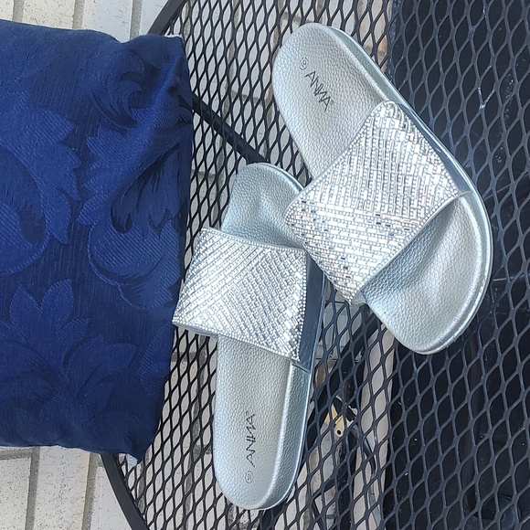 Silver Shoes - Picture 4 of 9